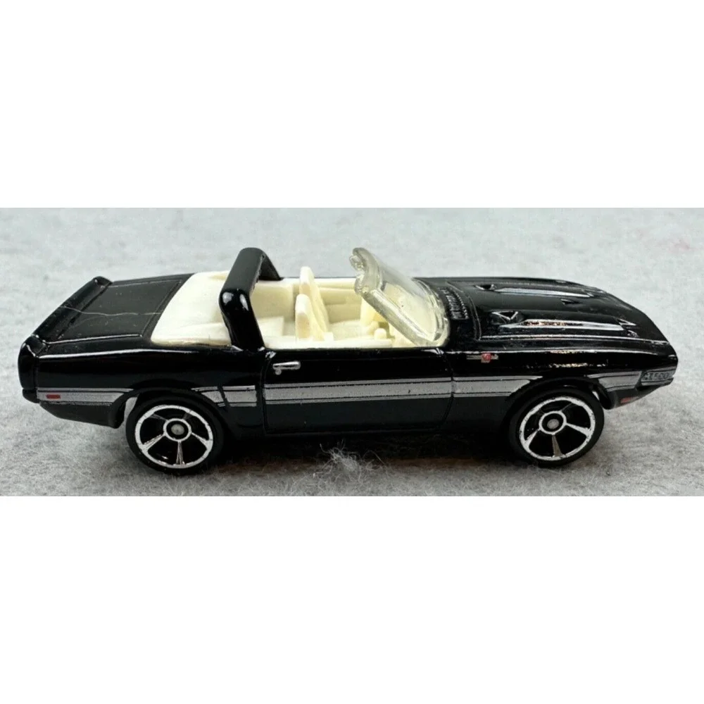 2010 69'‎ Shelby GT500 Convertible Black White Hot Wheels Diecast Car Toy LOOSE